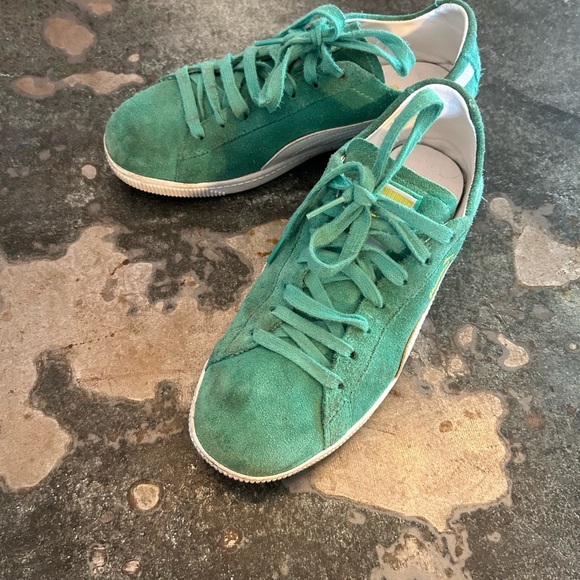 Super cute, green suede, Retro Pumas, size 6.5 - Picture 4 of 4